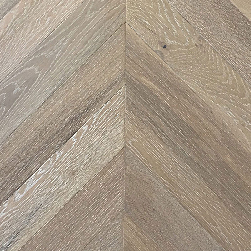  Wood Bee Chevron  Дуб Крема браш матовый Crema, UV-лак gloss 5-9% (левая)