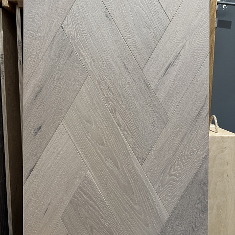 HM Flooring Итальянская ёлка Дуб Прайм Гинестра лак с фаской (фото 1)